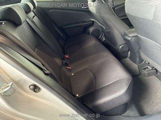 TOYOTA PRIUS 2017 Image 8