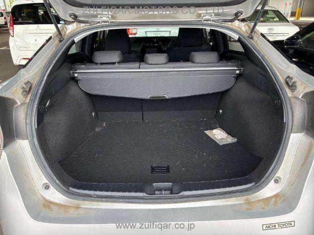 TOYOTA PRIUS 2017 Image 9