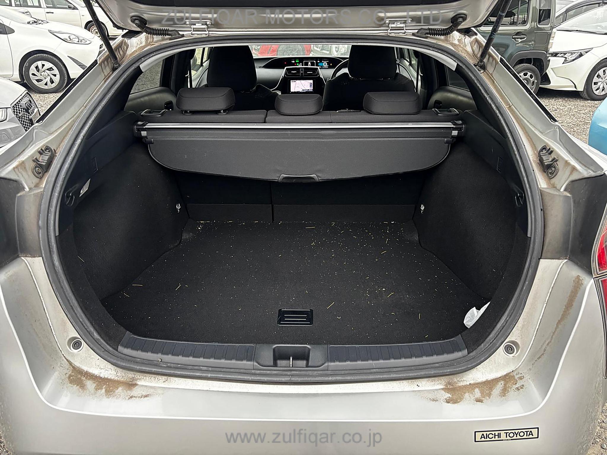 TOYOTA PRIUS 2017 Image 10