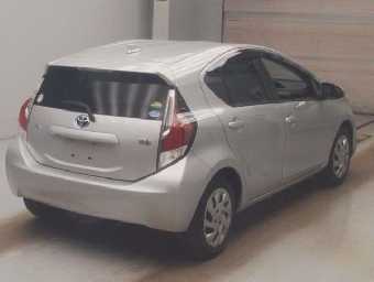 TOYOTA AQUA 2015 Image 2