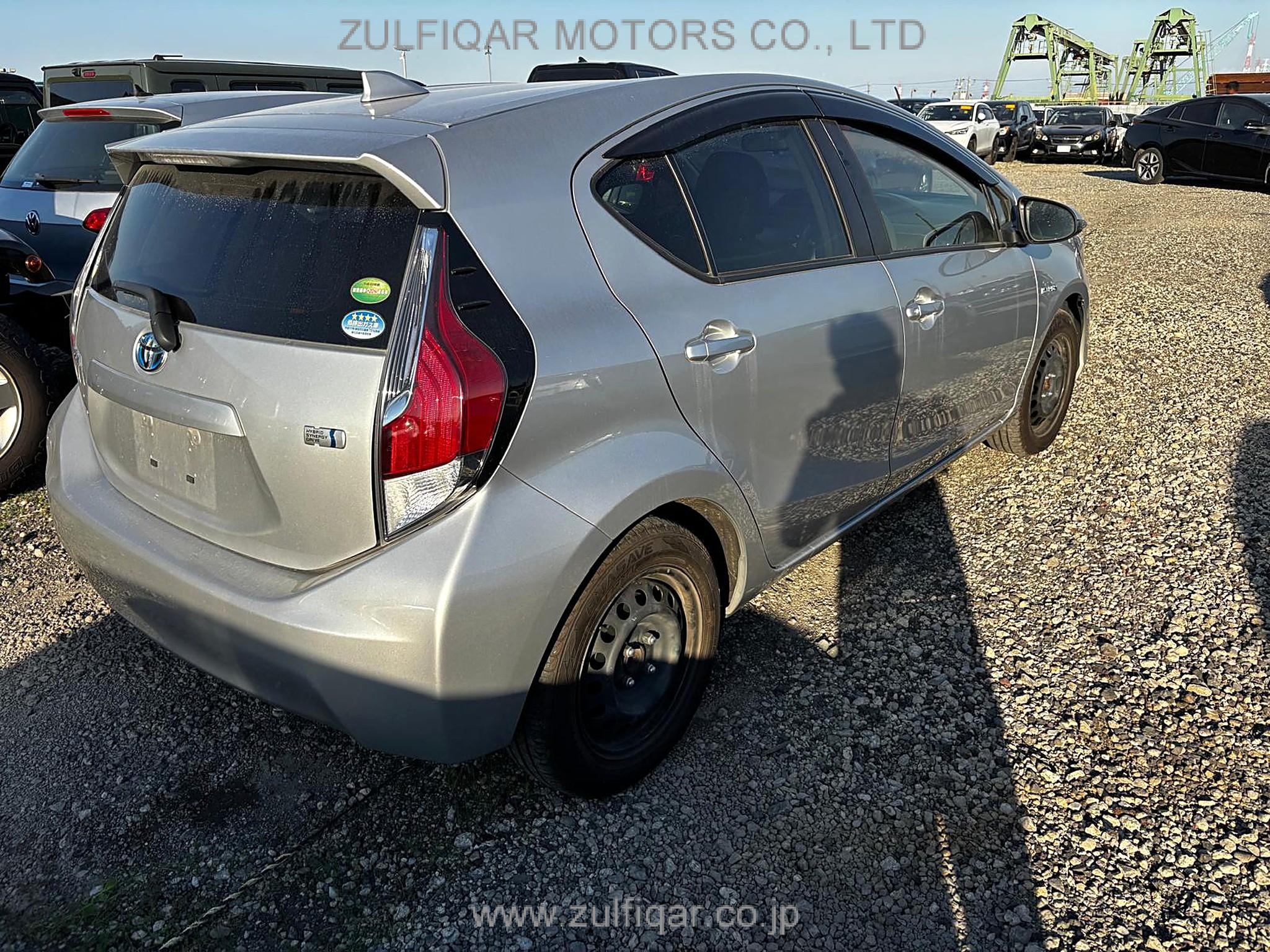 TOYOTA AQUA 2015 Image 12