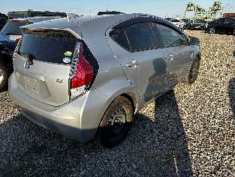 TOYOTA AQUA 2015 Image 12