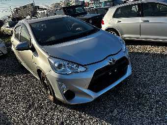 TOYOTA AQUA 2015 Image 10
