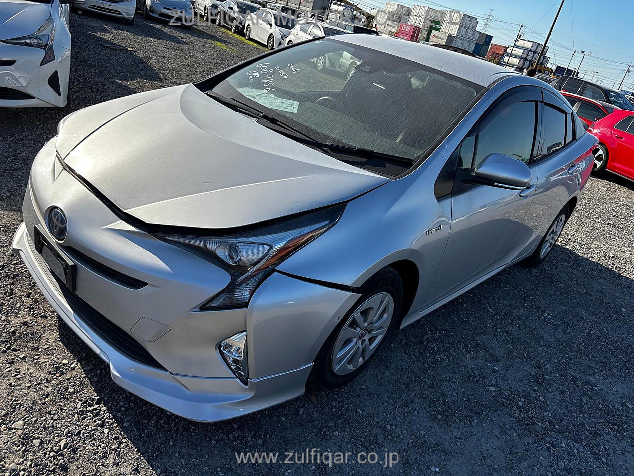 TOYOTA PRIUS 2017 Image 12