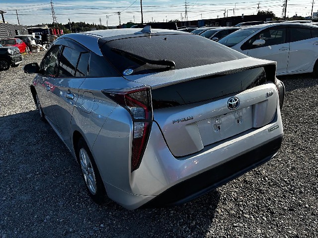 TOYOTA PRIUS 2017 Image 20