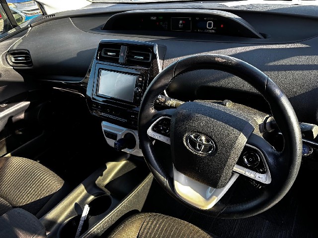 TOYOTA PRIUS 2017 Image 23
