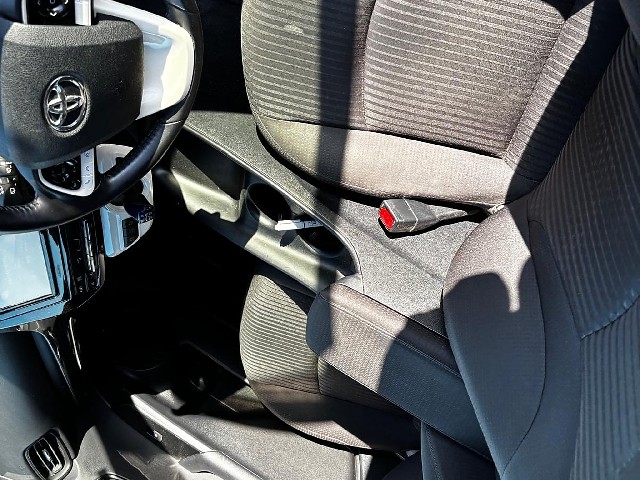 TOYOTA PRIUS 2017 Image 24
