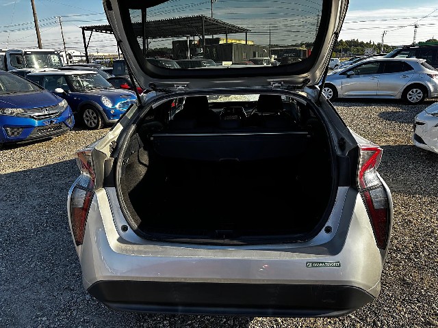 TOYOTA PRIUS 2017 Image 28