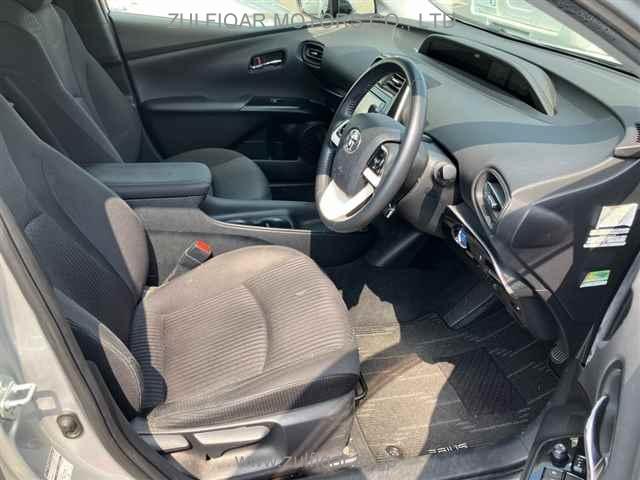 TOYOTA PRIUS 2017 Image 7
