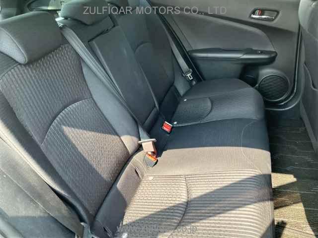TOYOTA PRIUS 2017 Image 8