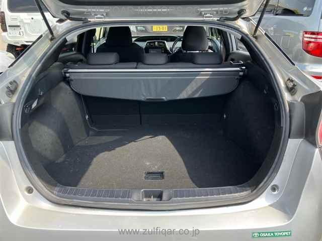 TOYOTA PRIUS 2017 Image 10