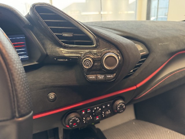 FERRARI 488 PISTA 2019 Image 50