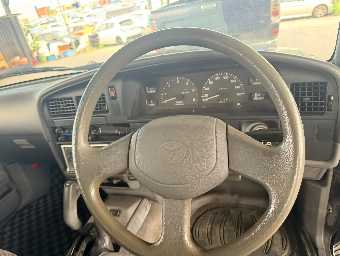 TOYOTA HILUX PICKUP 1996 Image 5