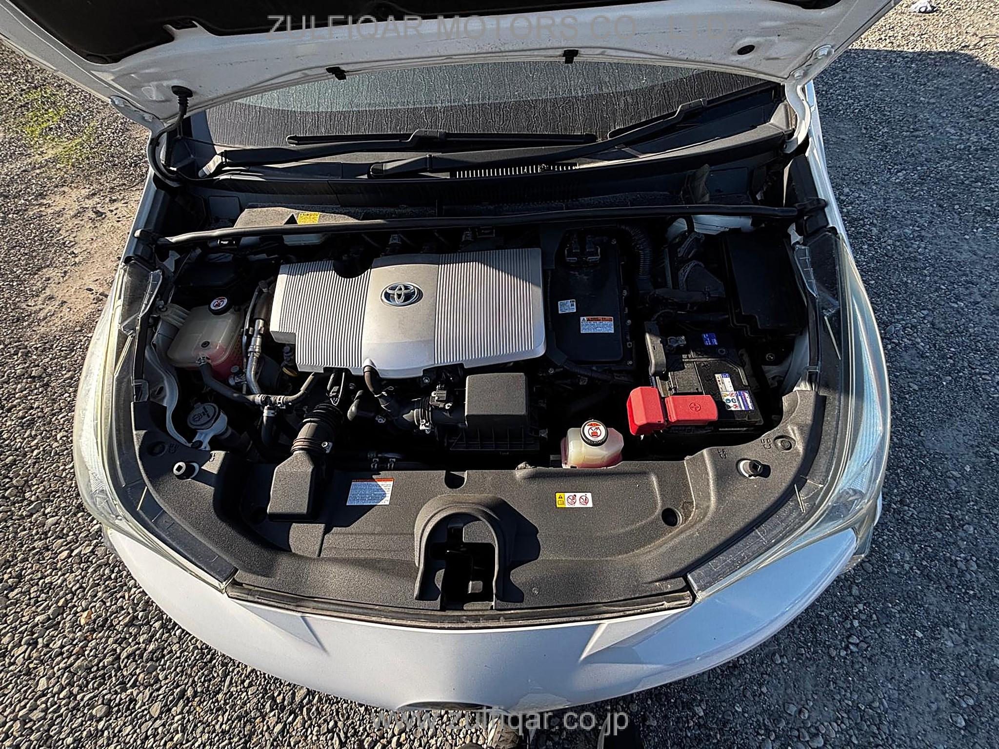 TOYOTA PRIUS 2017 Image 11