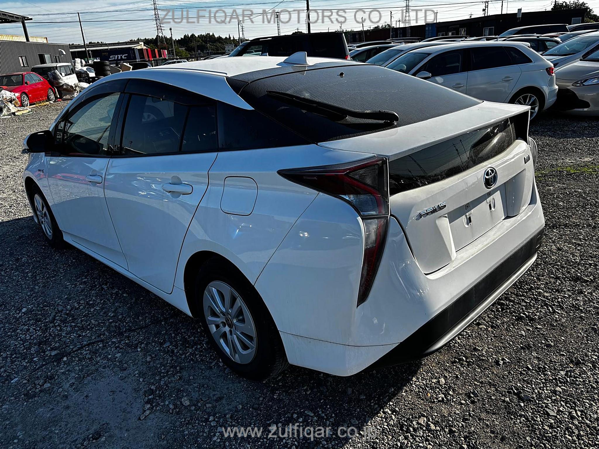 TOYOTA PRIUS 2017 Image 4