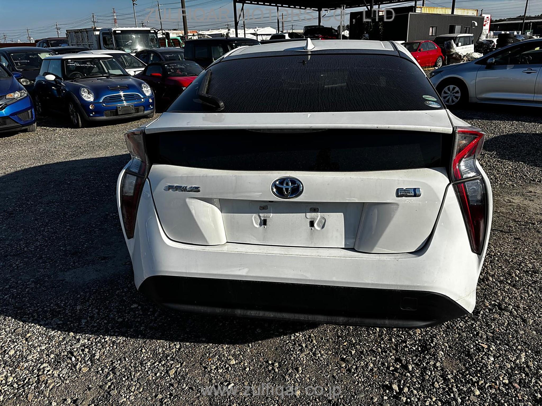 TOYOTA PRIUS 2017 Image 6