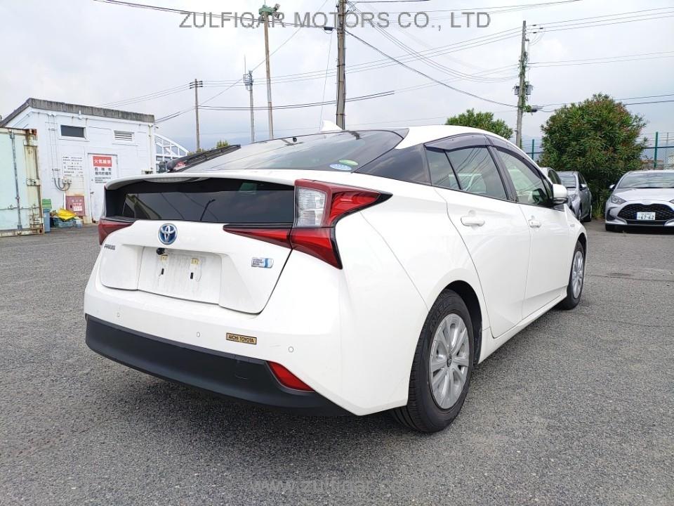 TOYOTA PRIUS 2019 Image 2