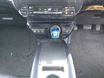 TOYOTA PRIUS 2019 Image 11