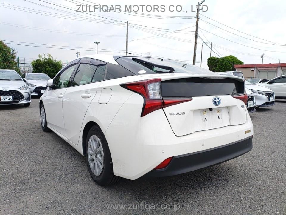 TOYOTA PRIUS 2019 Image 4