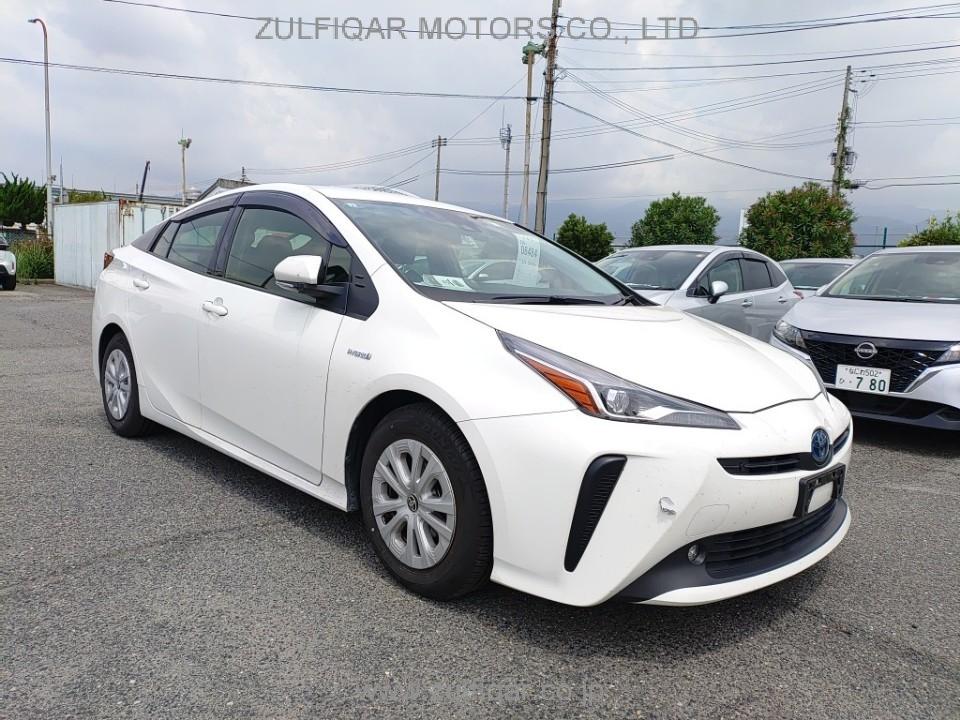 TOYOTA PRIUS 2019 Image 6