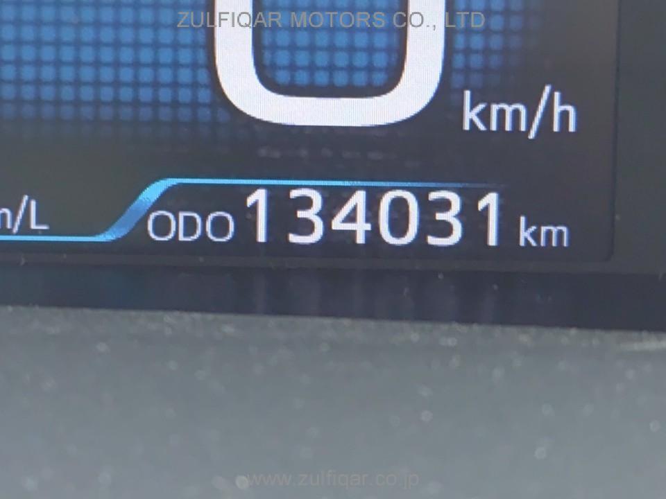 TOYOTA PRIUS 2019 Image 8