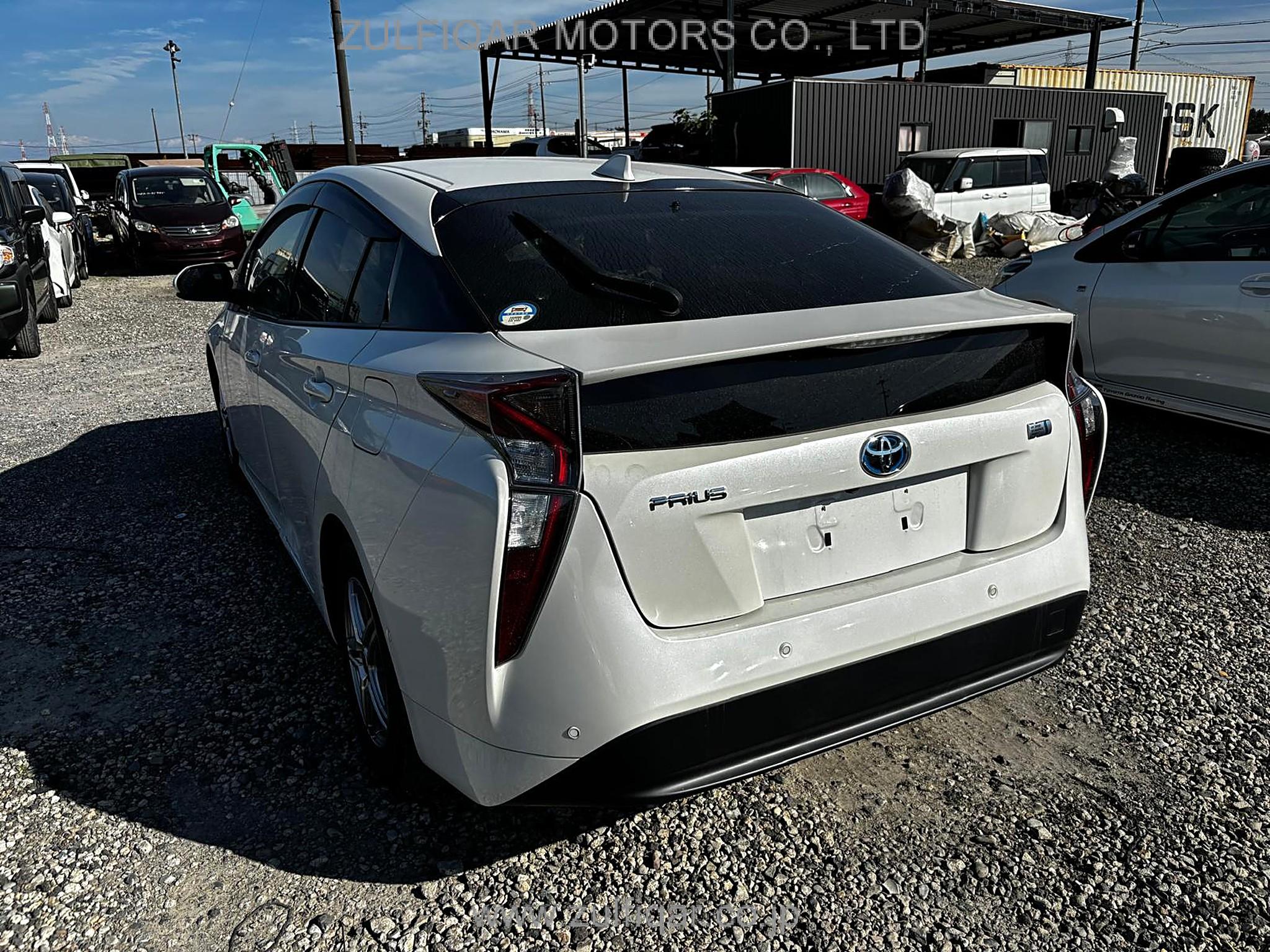 TOYOTA PRIUS 2018 Image 4