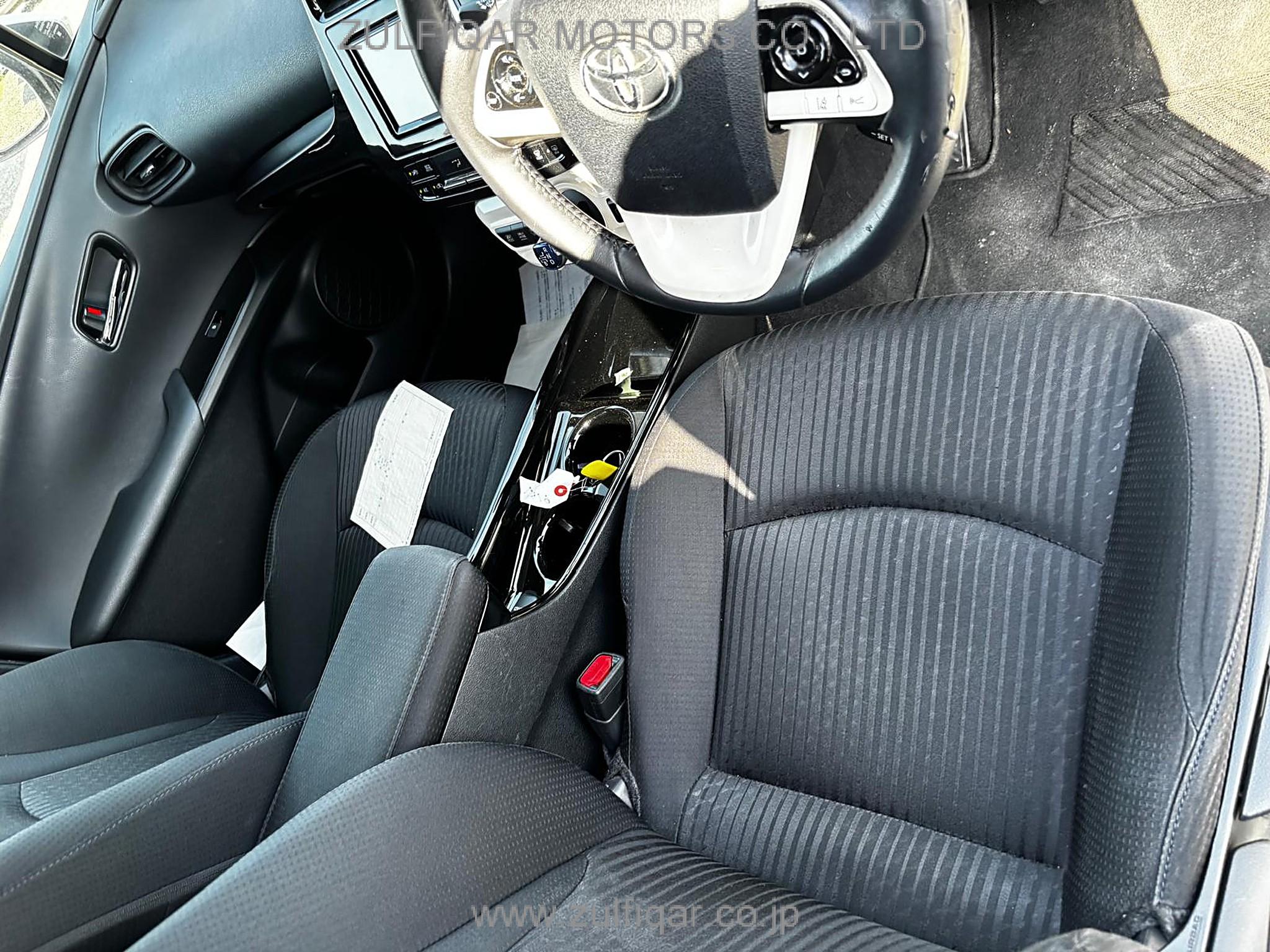 TOYOTA PRIUS 2018 Image 8