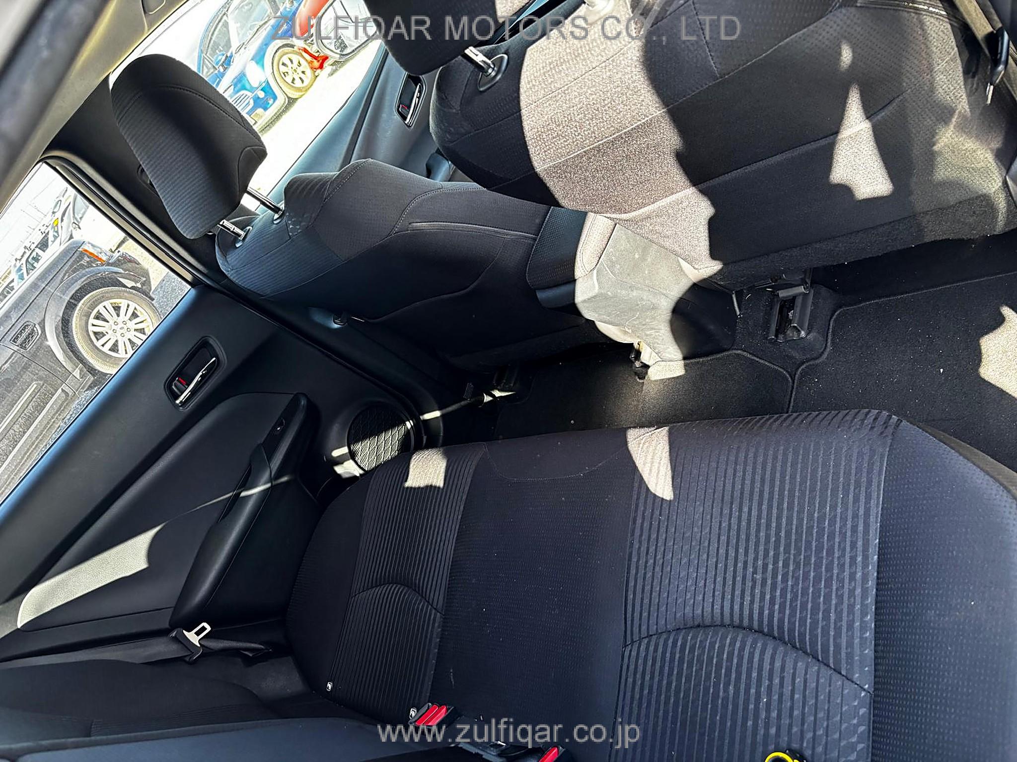 TOYOTA PRIUS 2018 Image 9