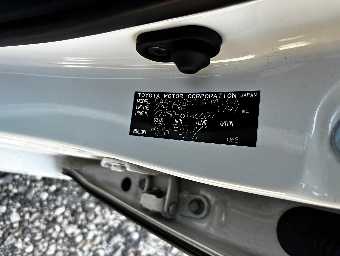 TOYOTA PRIUS 2018 Image 10
