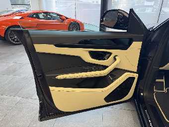 LAMBORGHINI URUS 2025 Image 12