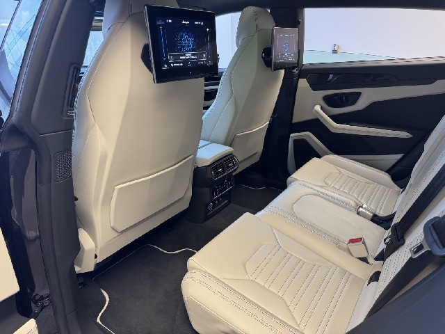 LAMBORGHINI URUS 2025 Image 19