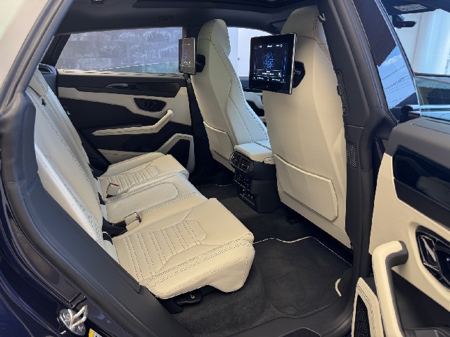 LAMBORGHINI URUS 2025 Image 23