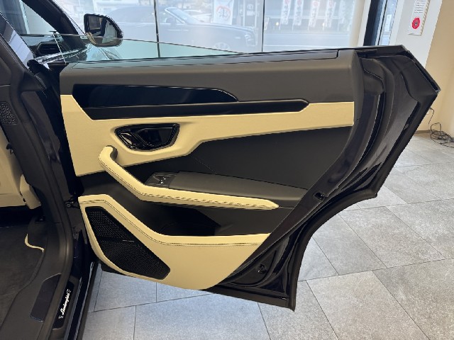 LAMBORGHINI URUS 2025 Image 26