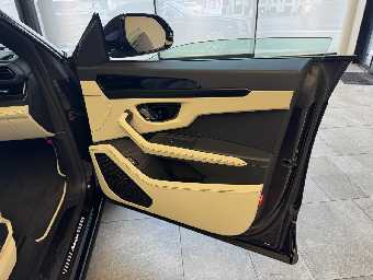 LAMBORGHINI URUS 2025 Image 24