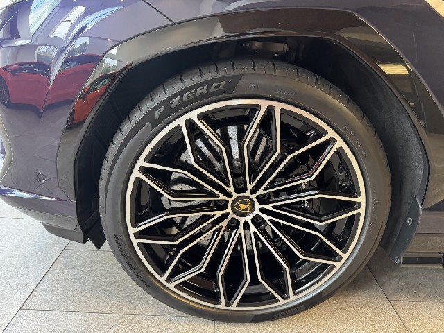 LAMBORGHINI URUS 2025 Image 41