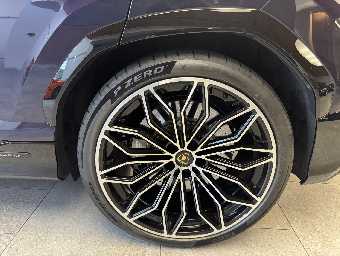 LAMBORGHINI URUS 2025 Image 36