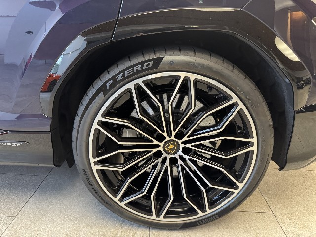 LAMBORGHINI URUS 2025 Image 42