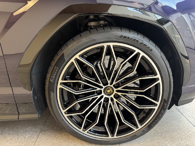 LAMBORGHINI URUS 2025 Image 44