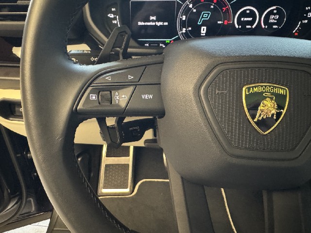 LAMBORGHINI URUS 2025 Image 48