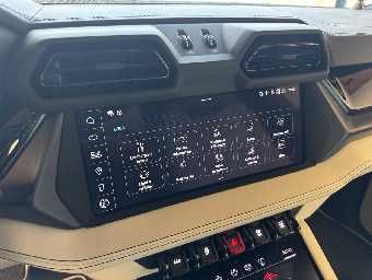 LAMBORGHINI URUS 2025 Image 45