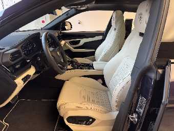 LAMBORGHINI URUS 2025 Image 10