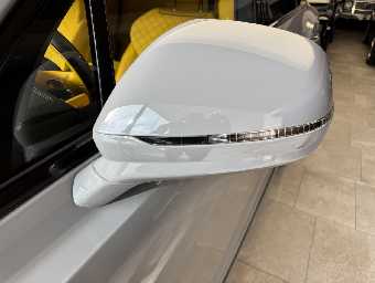 BENTLEY BENTAYGA 2023 Image 12