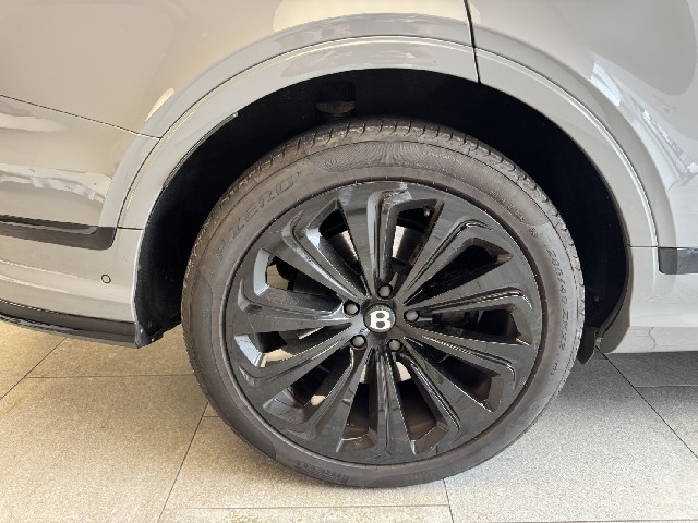 BENTLEY BENTAYGA 2023 Image 28