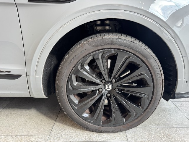BENTLEY BENTAYGA 2023 Image 29