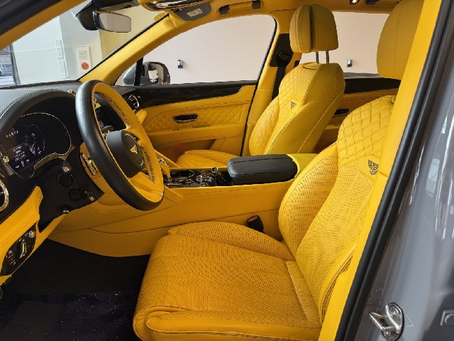 BENTLEY BENTAYGA 2023 Image 31