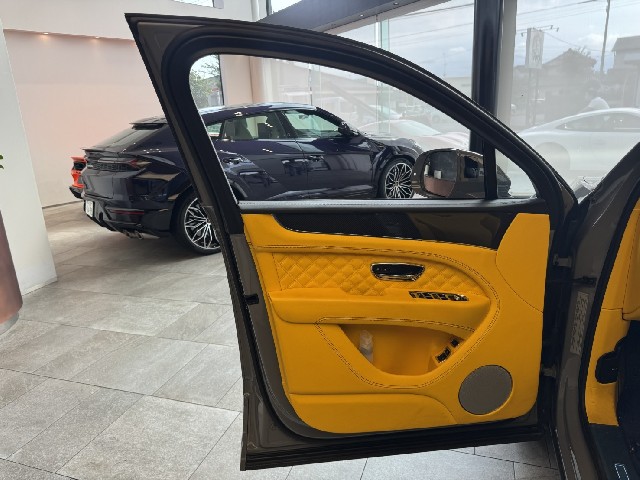 BENTLEY BENTAYGA 2023 Image 33