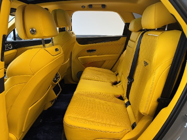 BENTLEY BENTAYGA 2023 Image 35