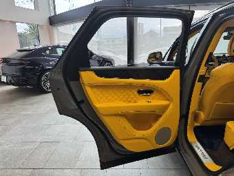BENTLEY BENTAYGA 2023 Image 30