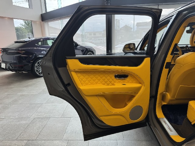 BENTLEY BENTAYGA 2023 Image 37
