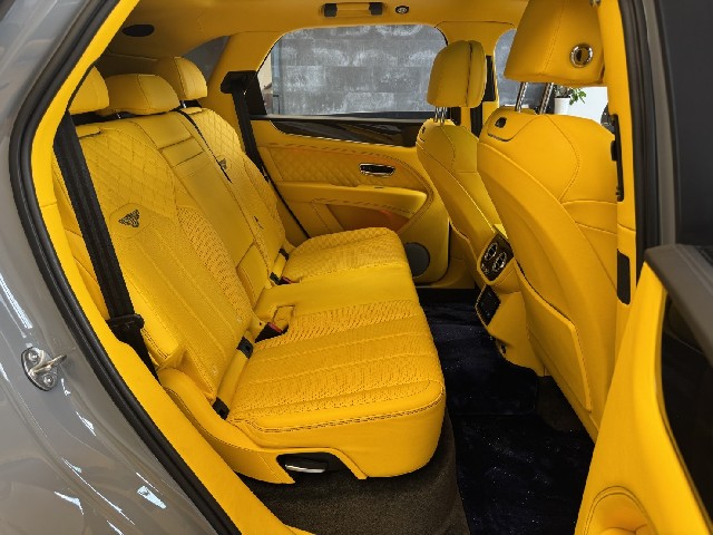 BENTLEY BENTAYGA 2023 Image 41